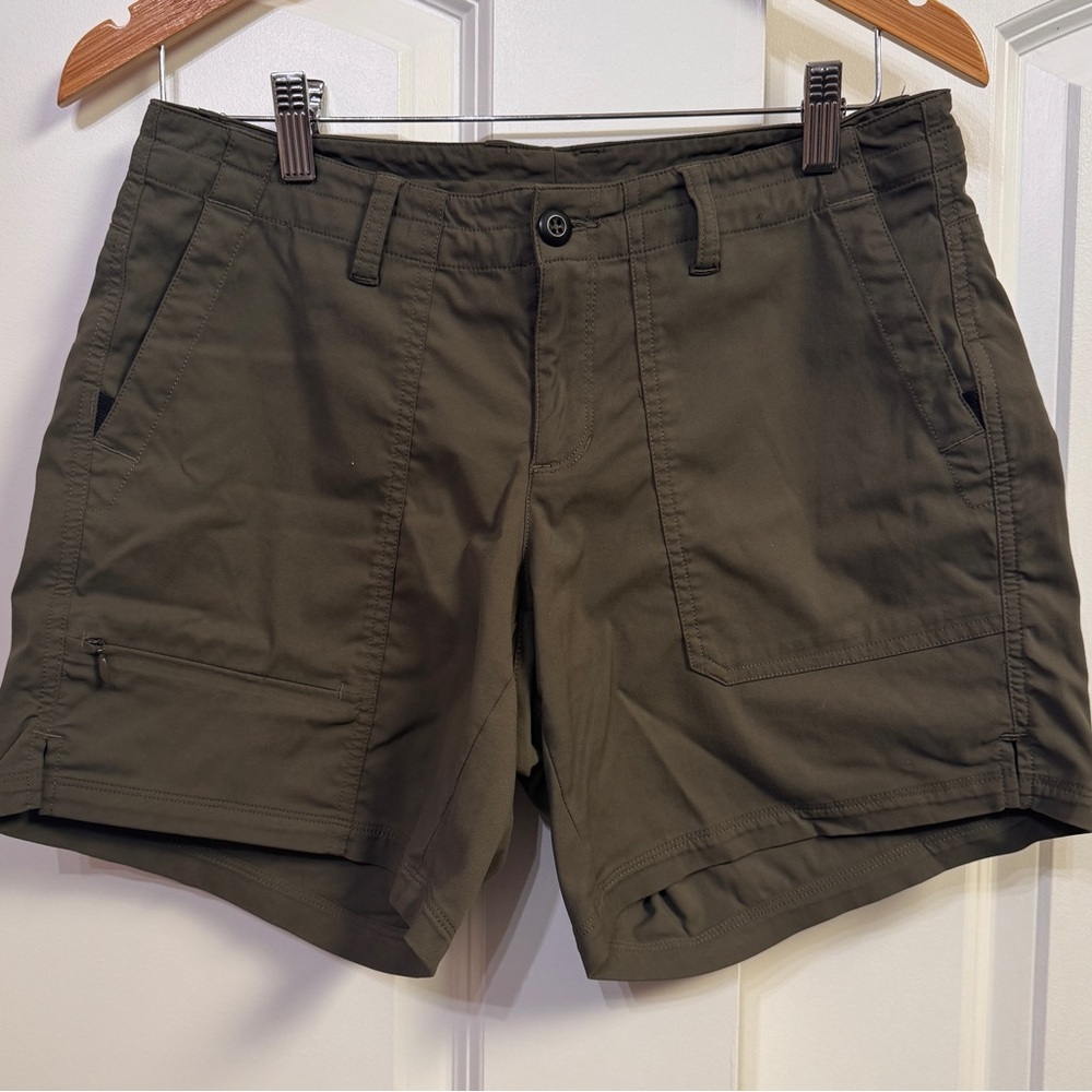 The North Face Olive Green Women's Cargo Shorts. Size 6.